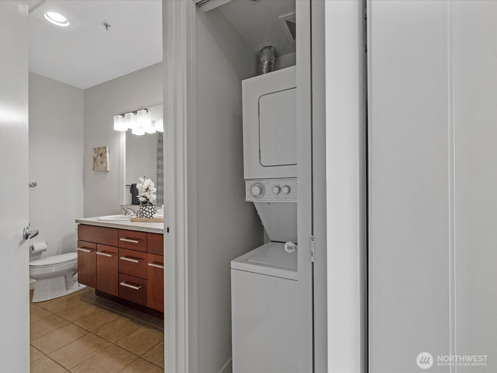 655 W Crockett Street Unit: A202