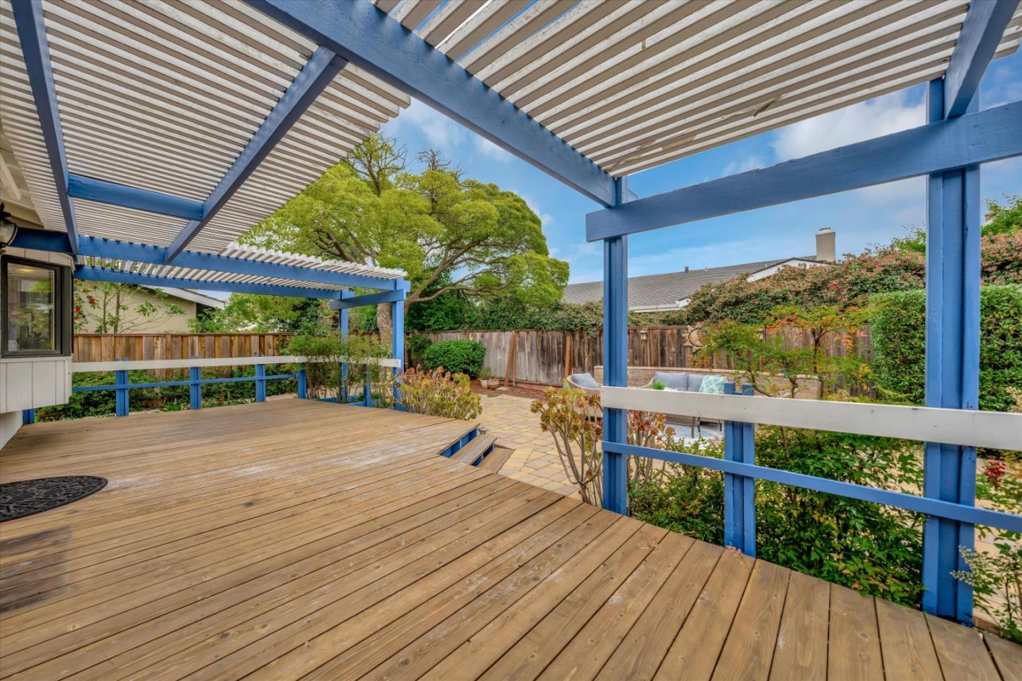 990 Laguna CIR