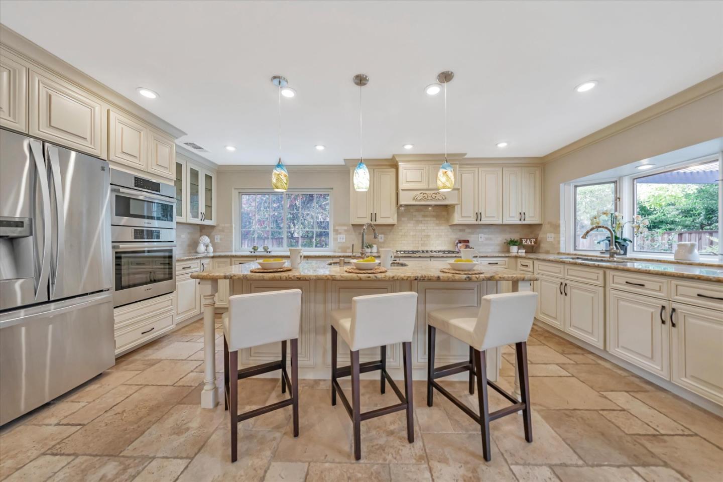 990 Laguna CIR