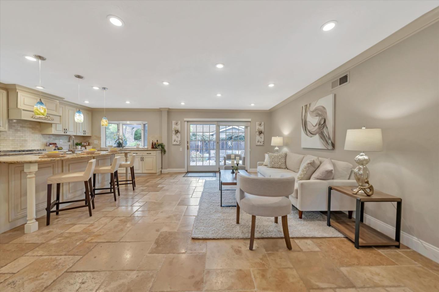990 Laguna CIR