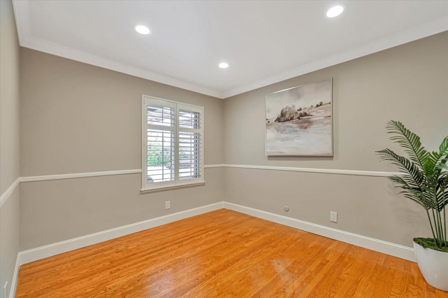 990 Laguna CIR