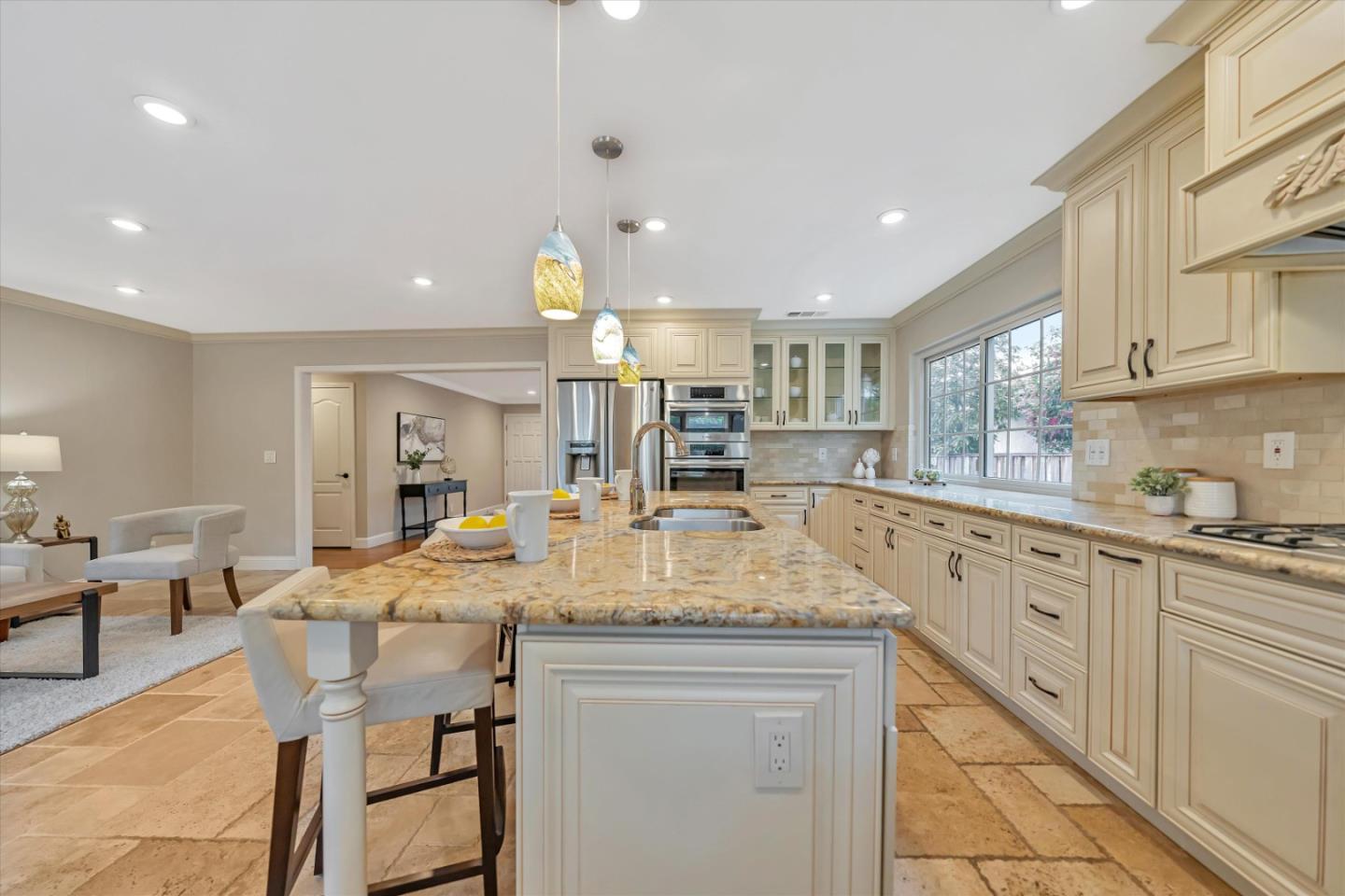 990 Laguna CIR