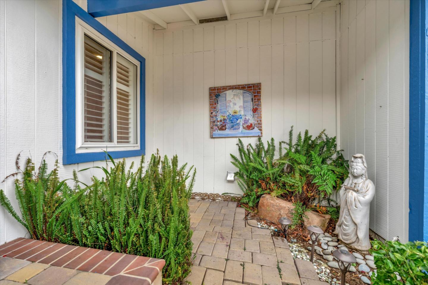 990 Laguna CIR