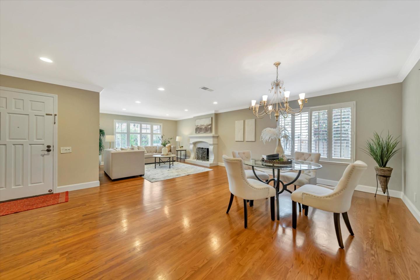 990 Laguna CIR