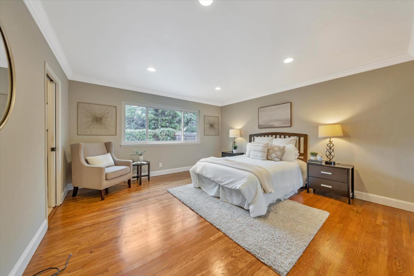 990 Laguna CIR