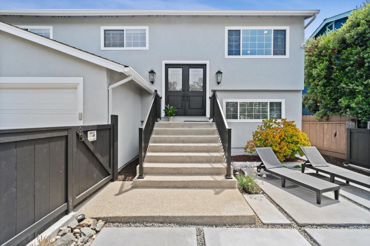 330 Avenue Portola