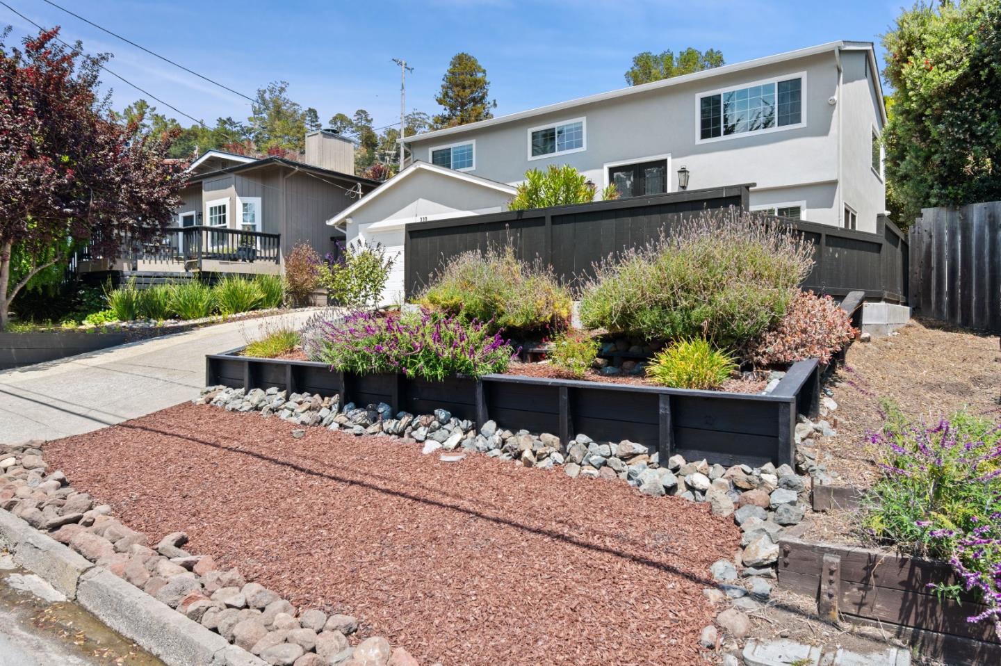 330 Avenue Portola