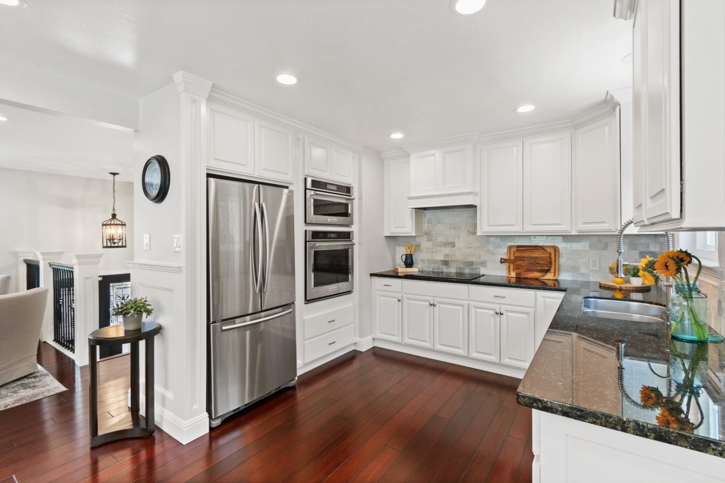 330 Avenue Portola
