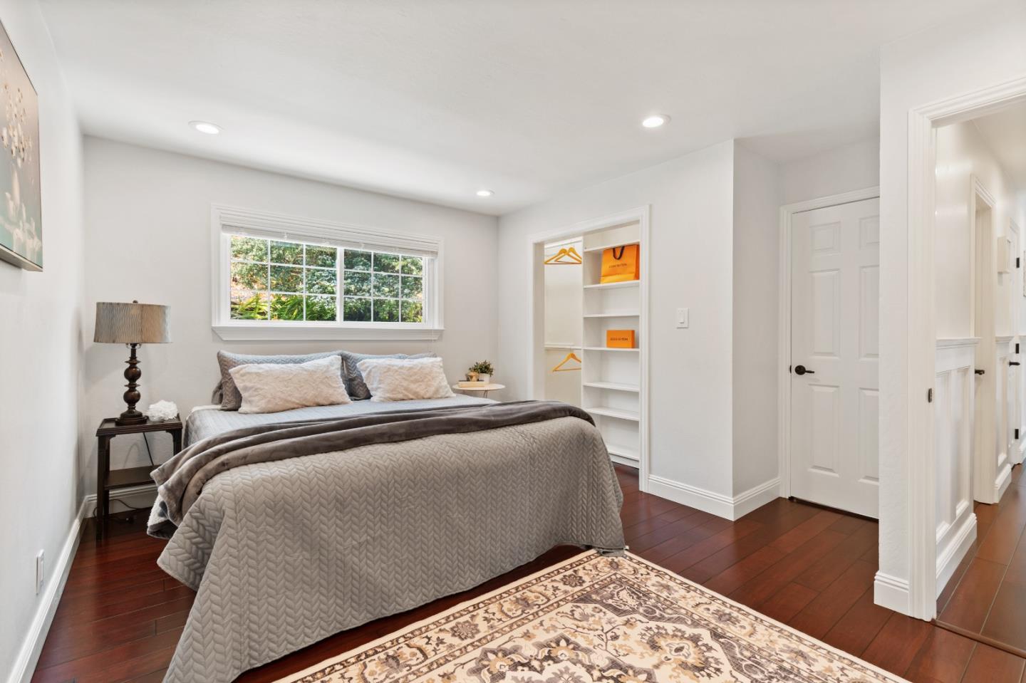 330 Avenue Portola