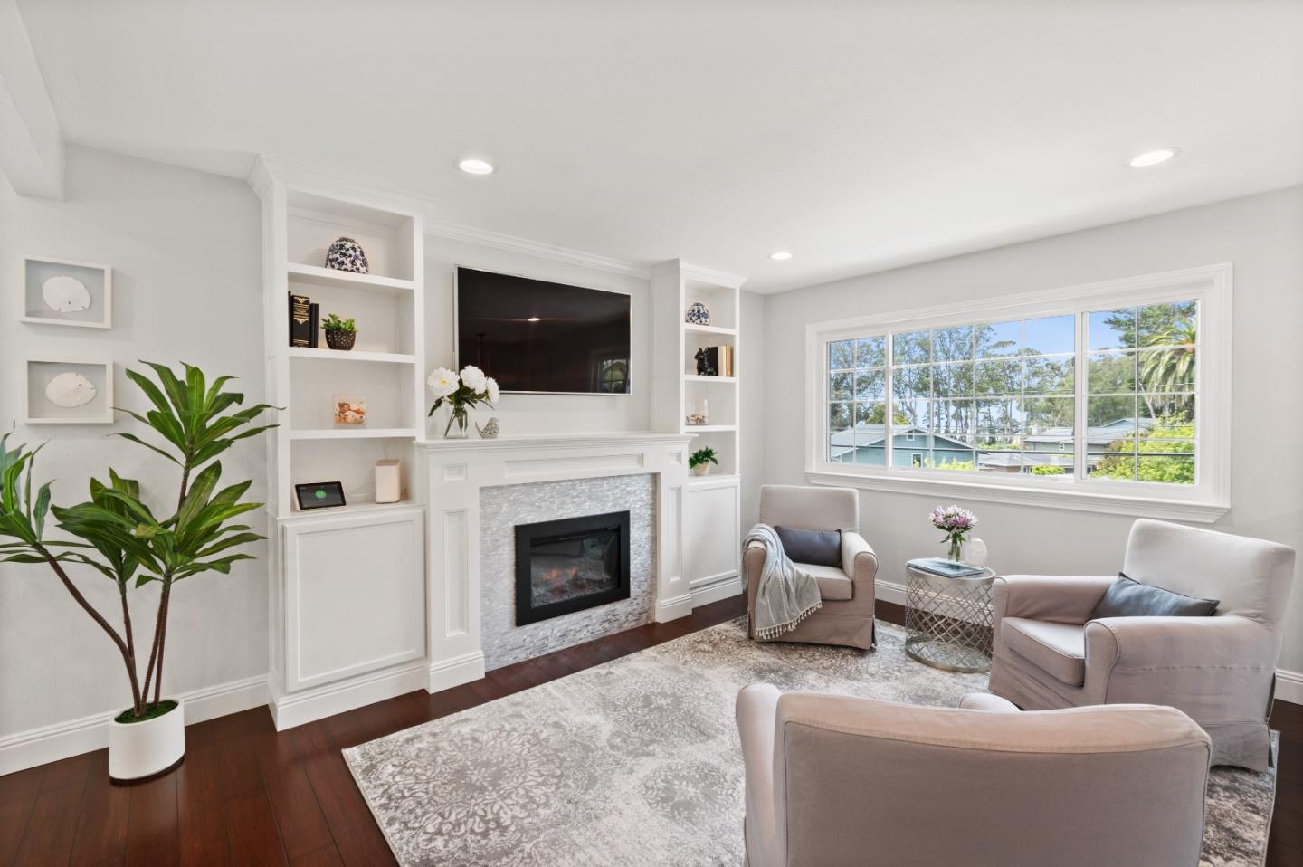 330 Avenue Portola