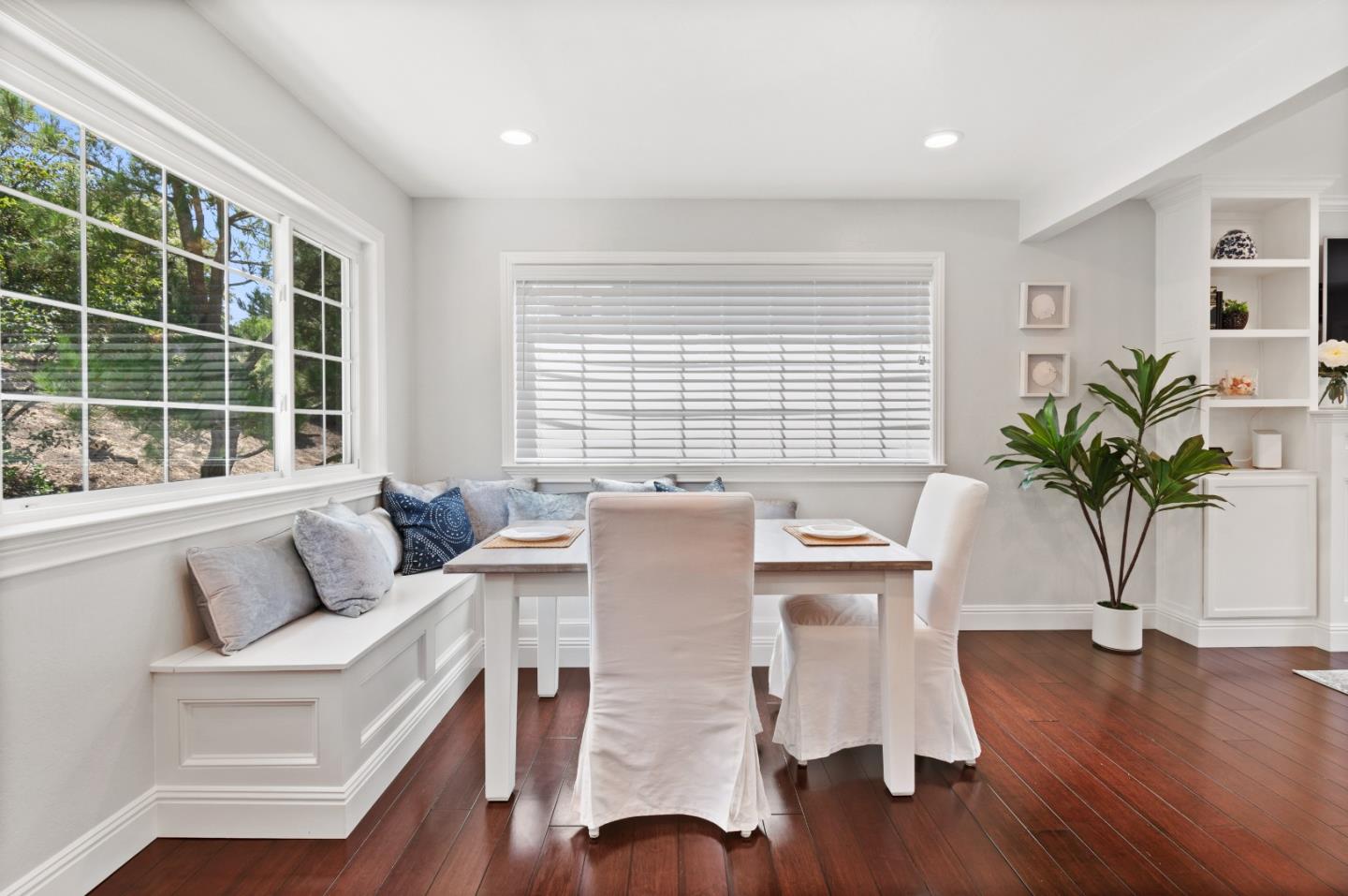 330 Avenue Portola