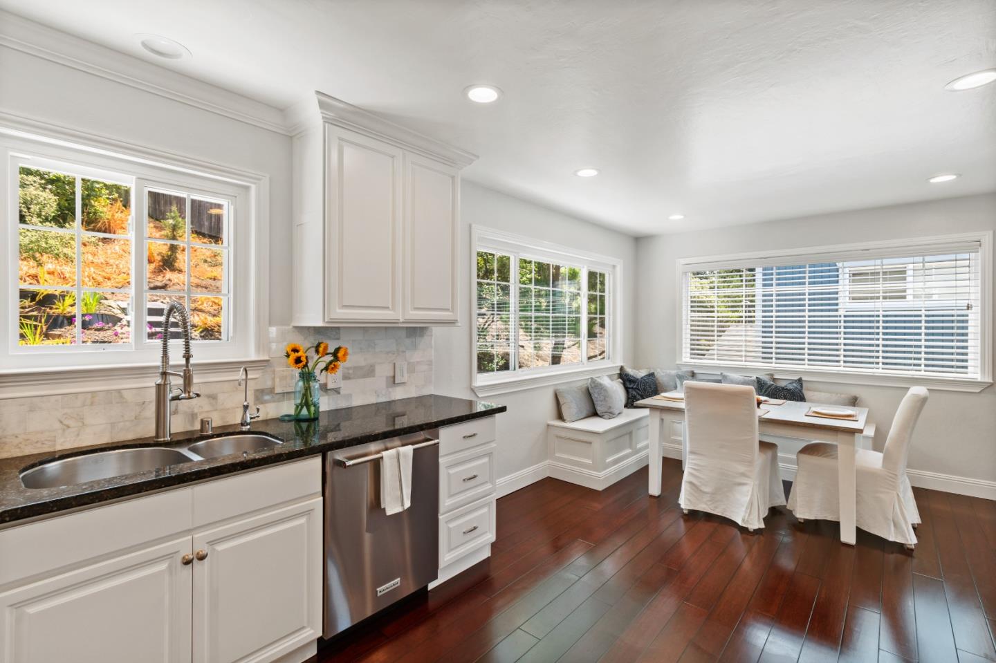 330 Avenue Portola