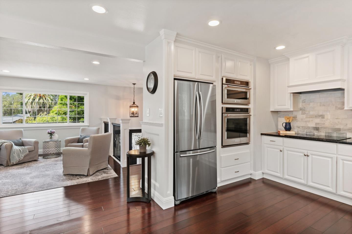 330 Avenue Portola