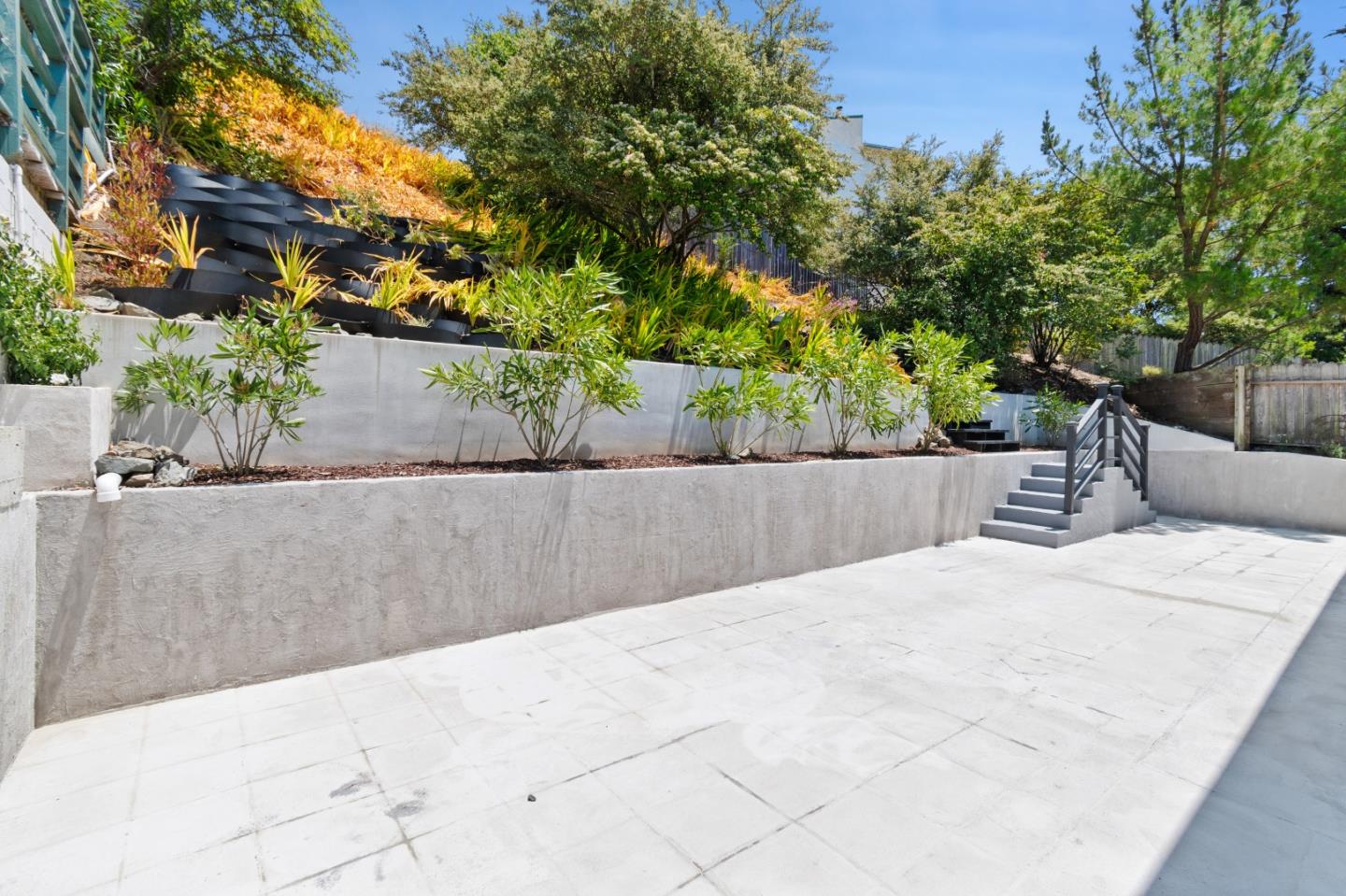 330 Avenue Portola