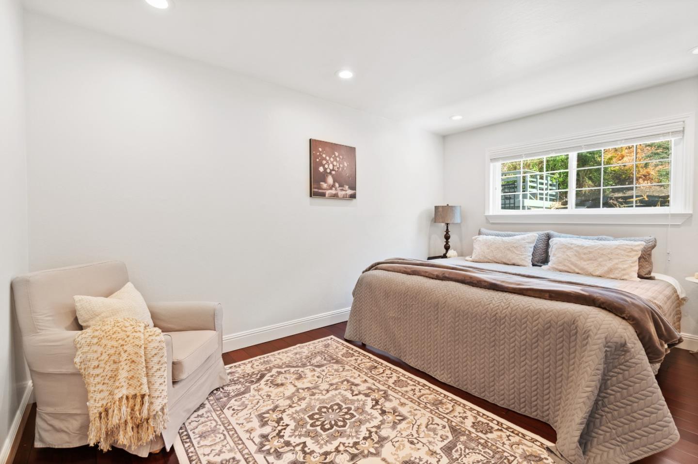 330 Avenue Portola