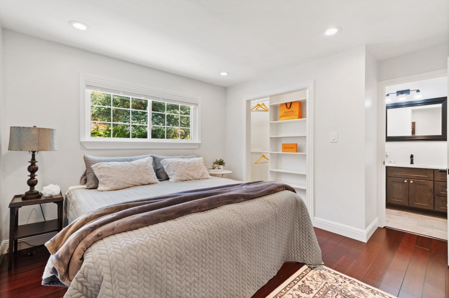 330 Avenue Portola
