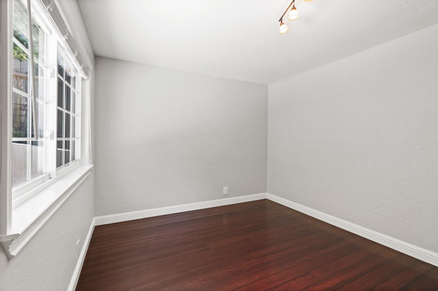 330 Avenue Portola