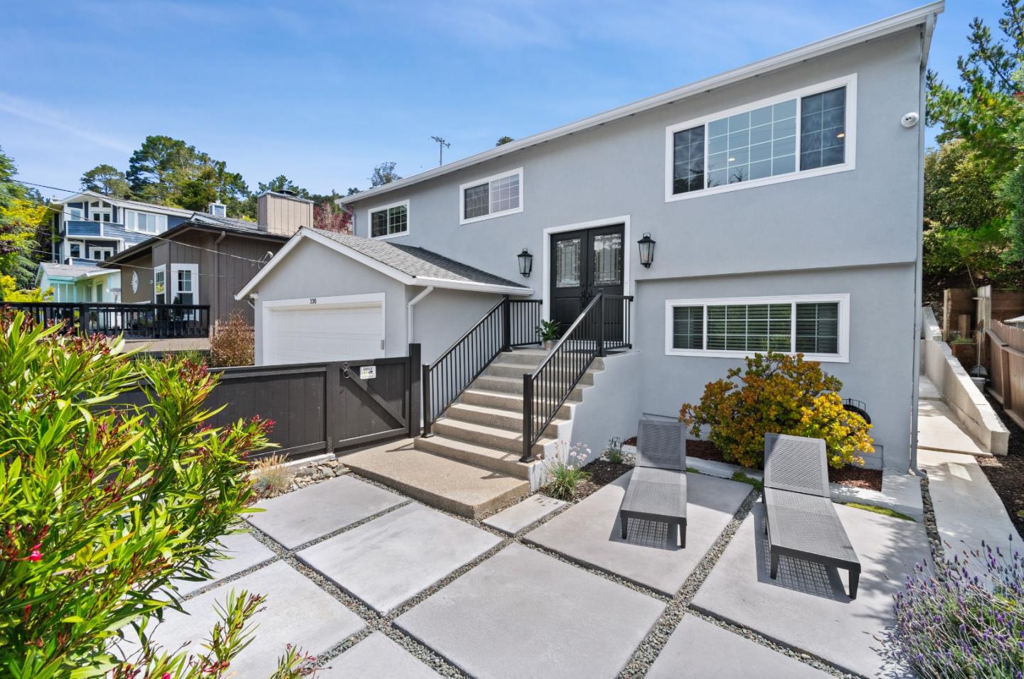 330 Avenue Portola