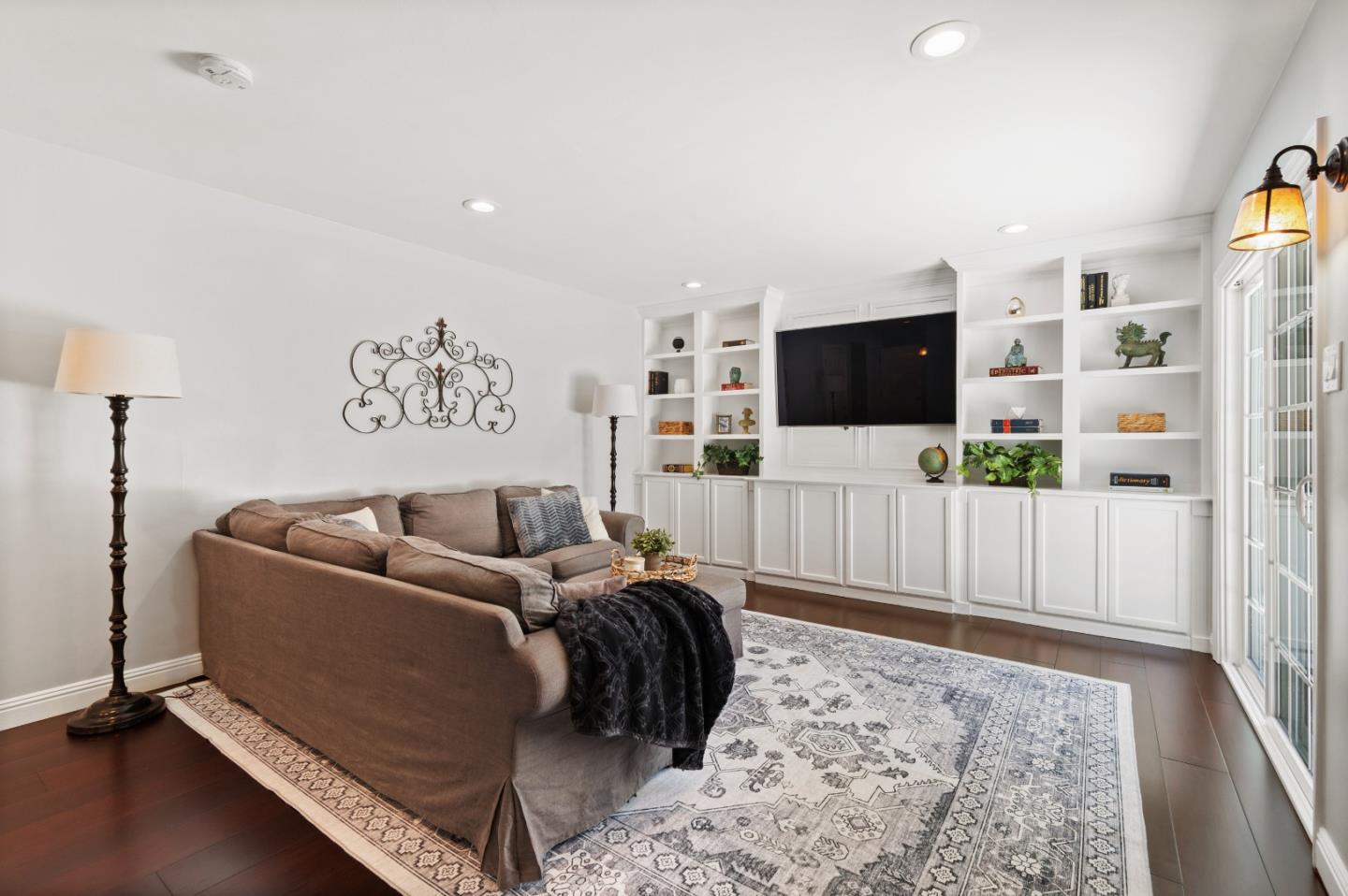 330 Avenue Portola