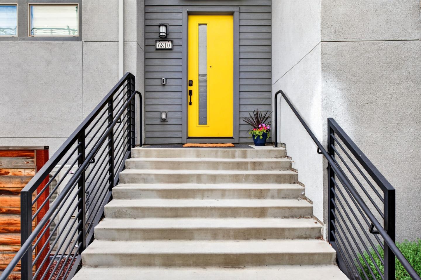 6810 Chroma Court