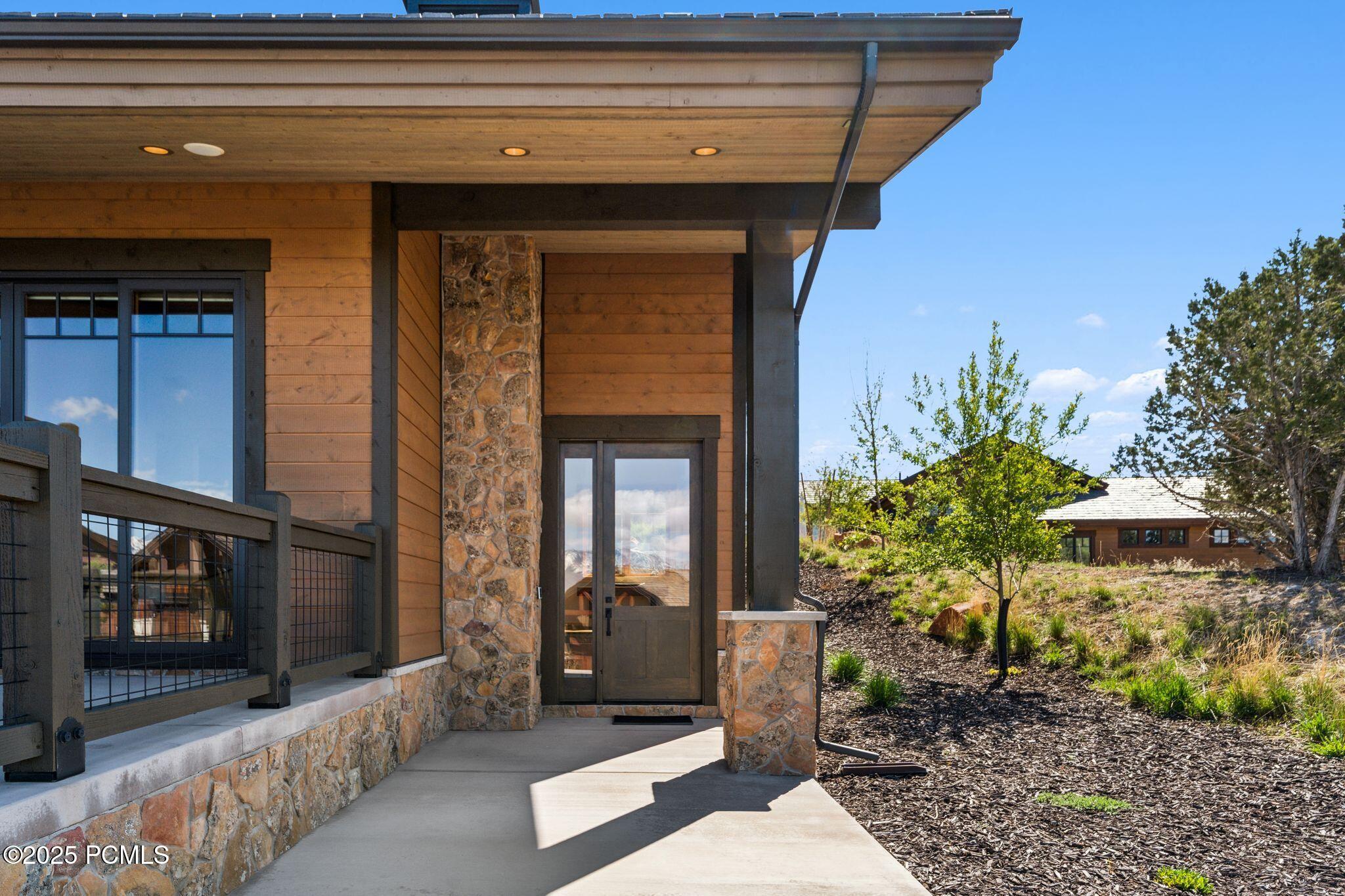 194 N Kings Peak Court