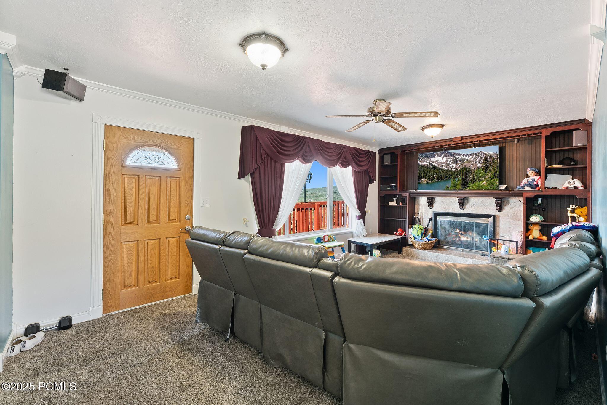 1228 E Oakridge Road