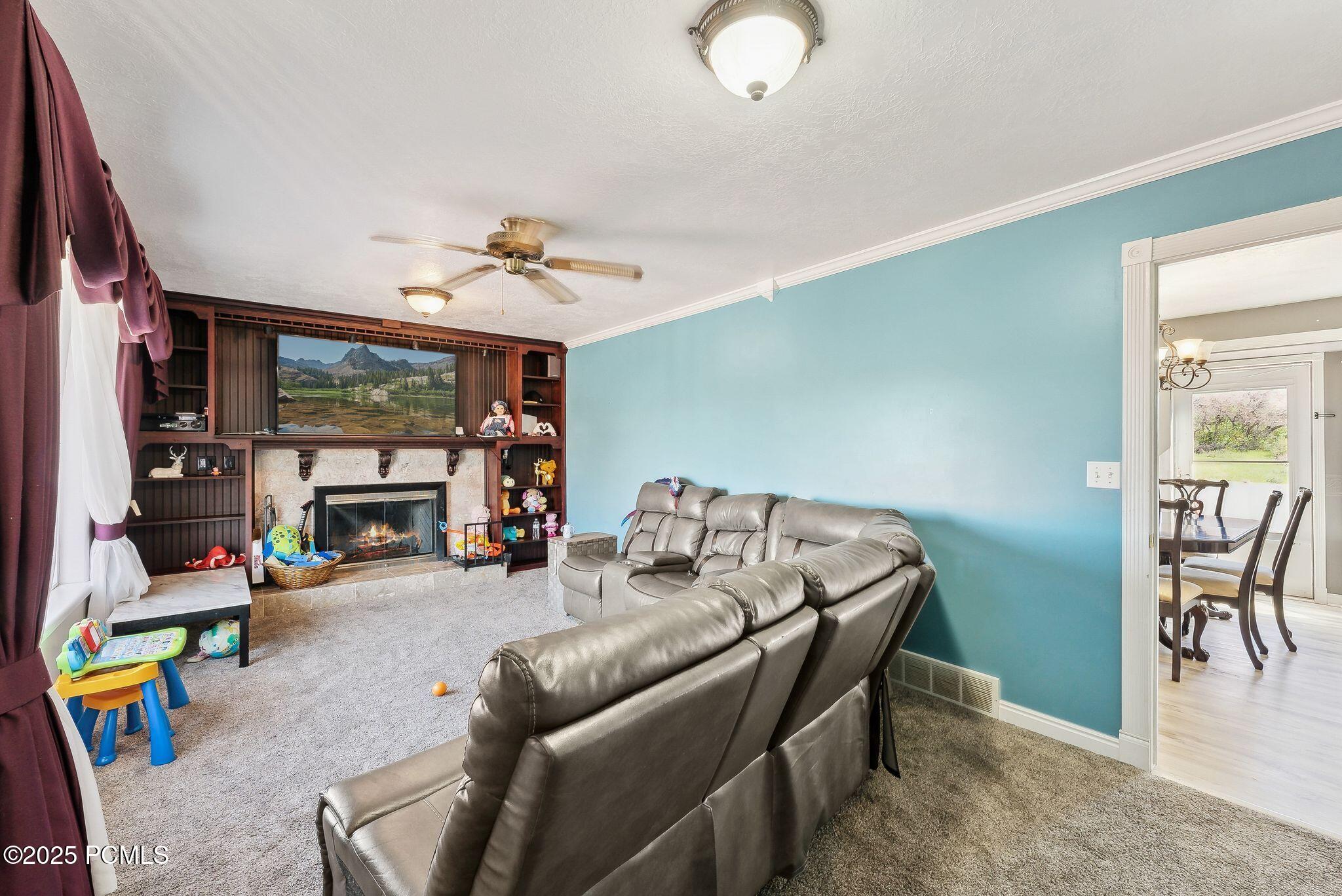 1228 E Oakridge Road