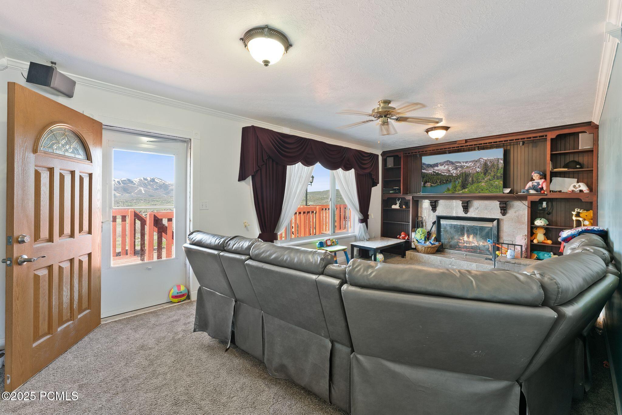 1228 E Oakridge Road