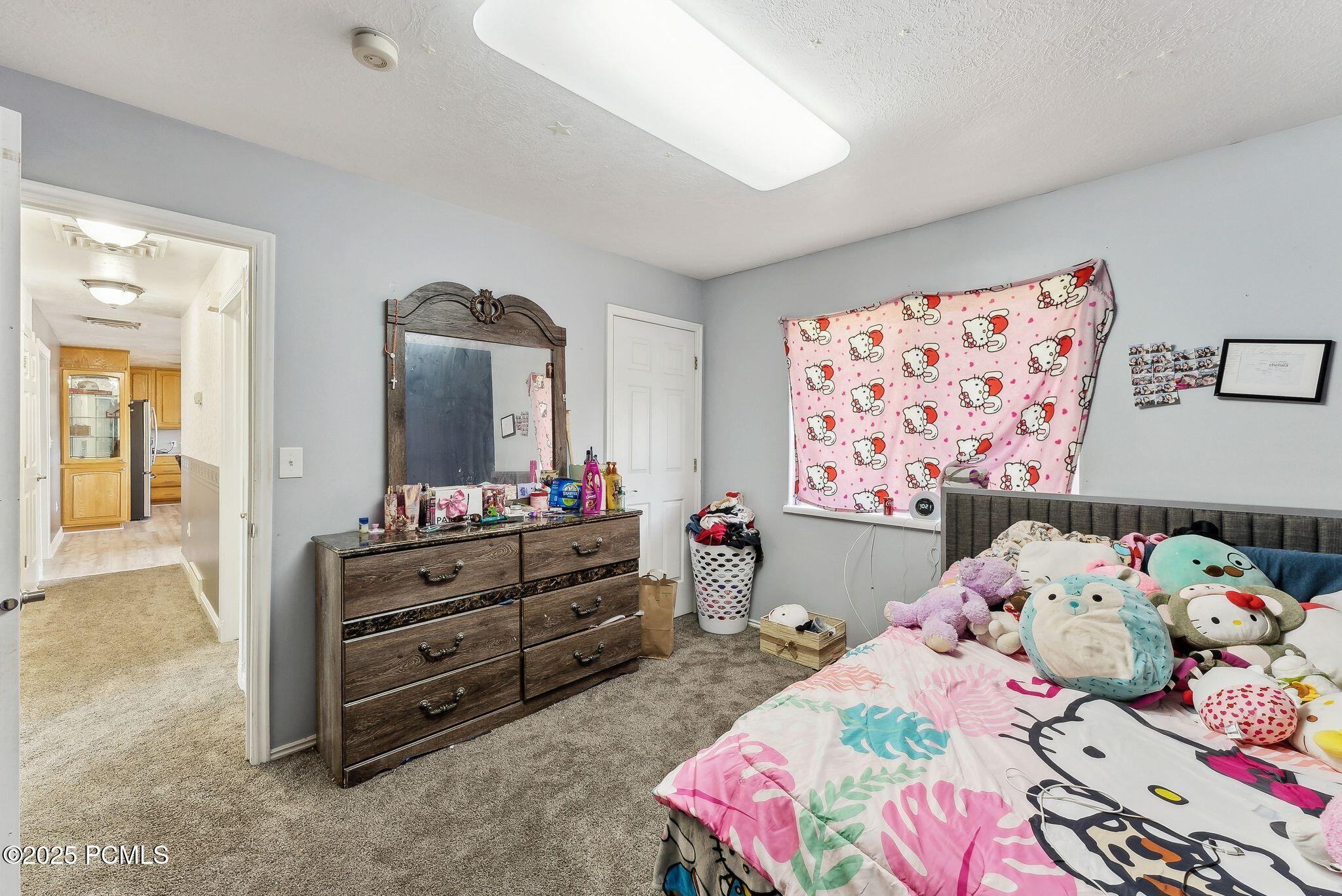1228 E Oakridge Road