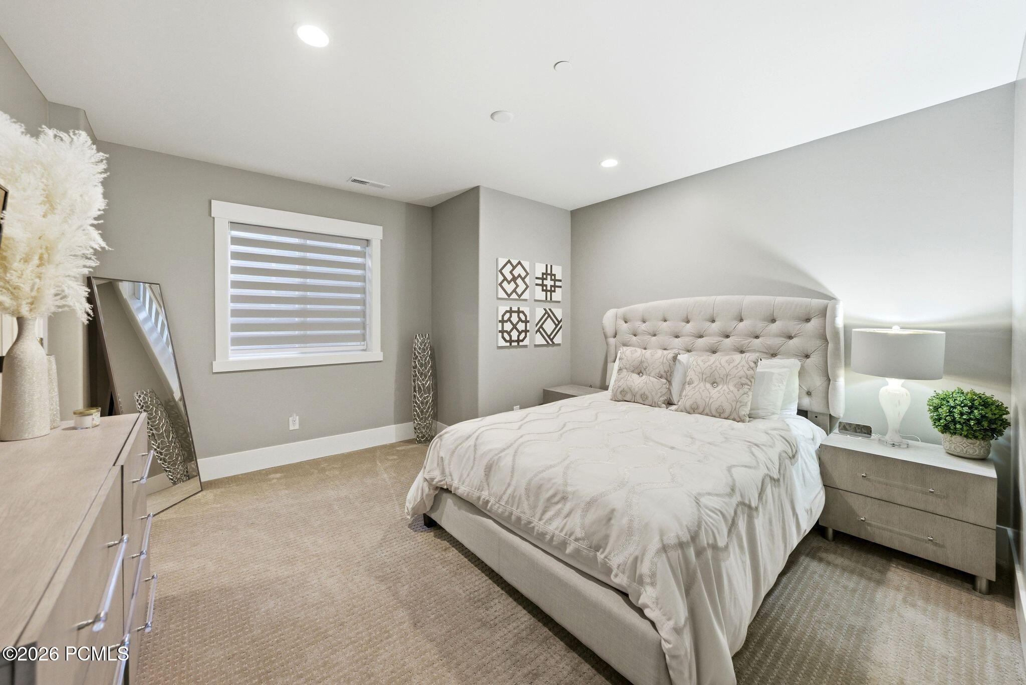 1735 E Viewside Circle