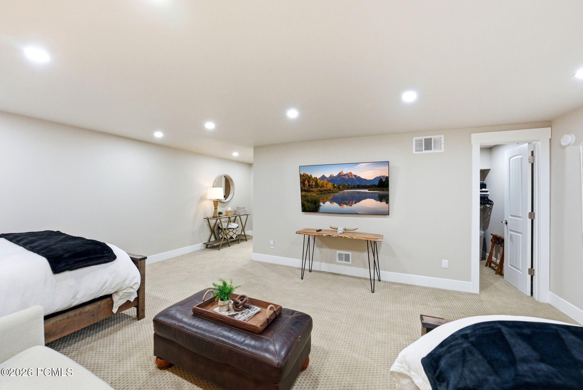 1735 E Viewside Circle