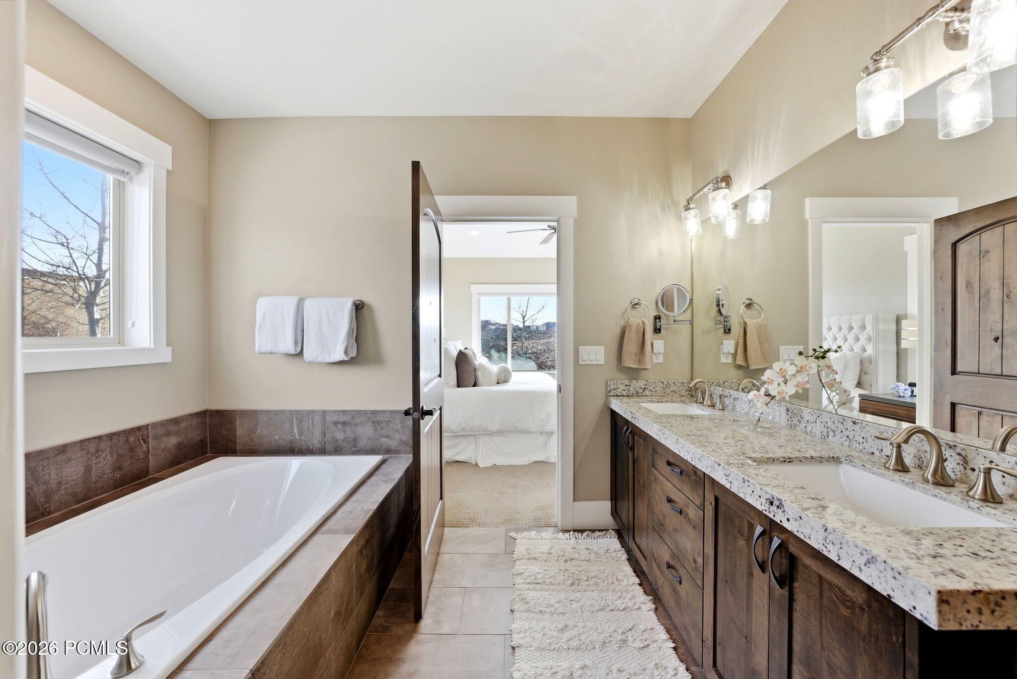 1735 E Viewside Circle