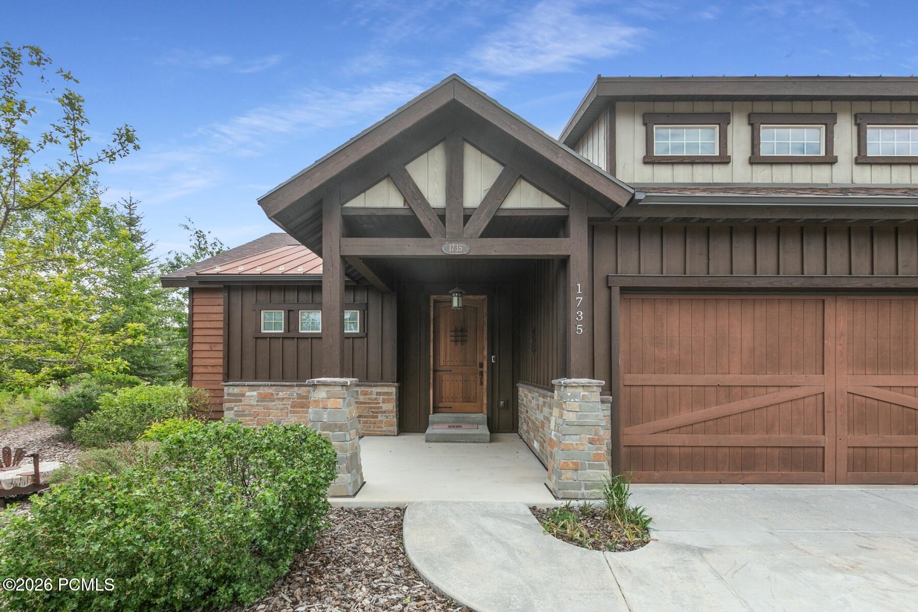 1735 E Viewside Circle