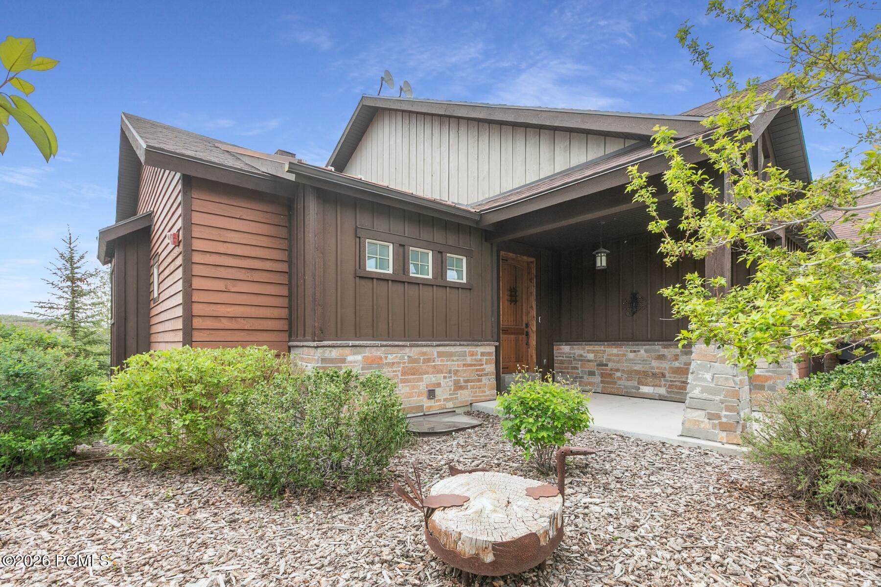 1735 E Viewside Circle
