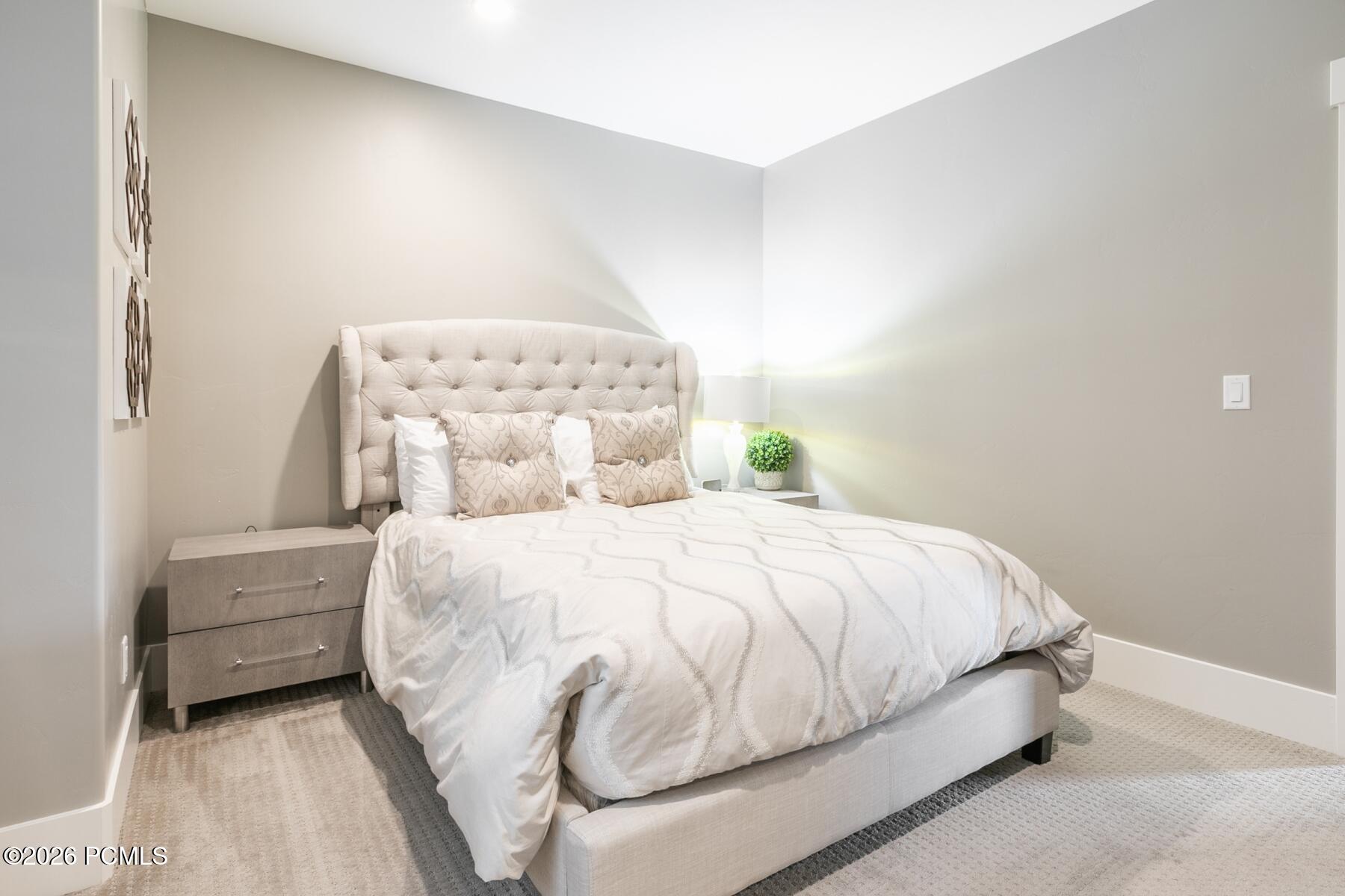 1735 E Viewside Circle