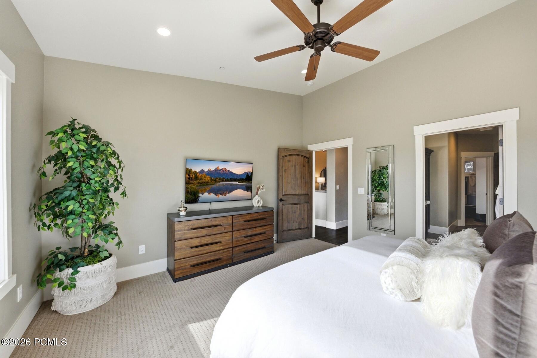 1735 E Viewside Circle