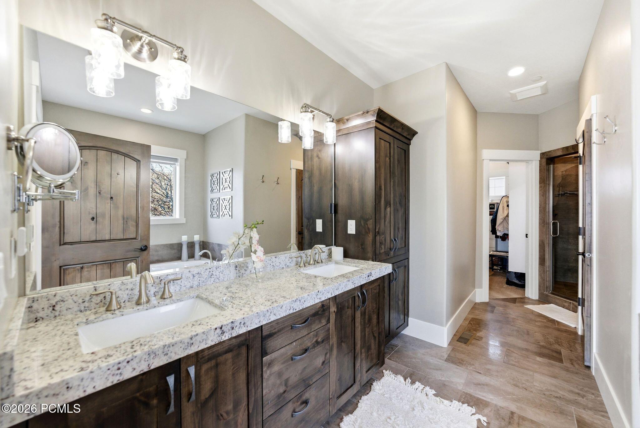 1735 E Viewside Circle