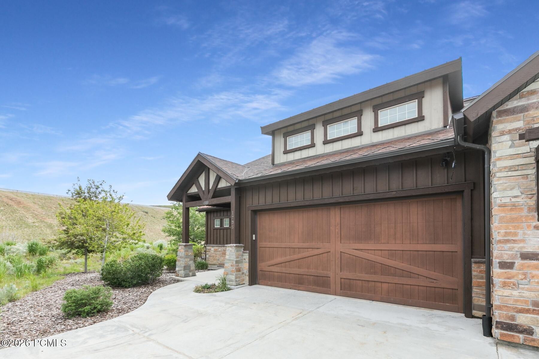 1735 E Viewside Circle