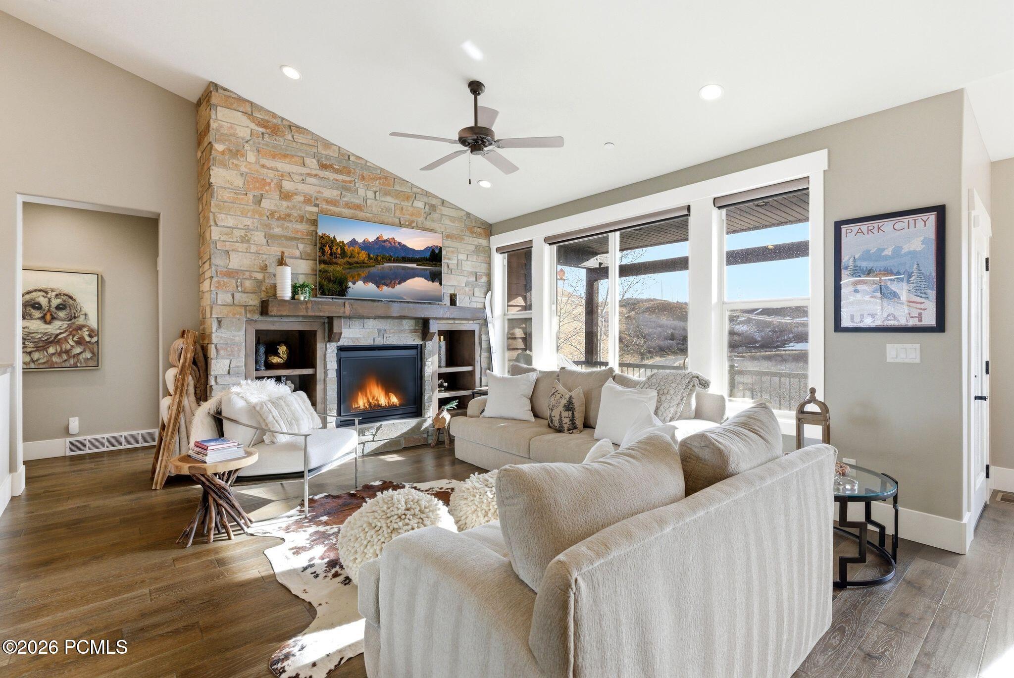 1735 E Viewside Circle