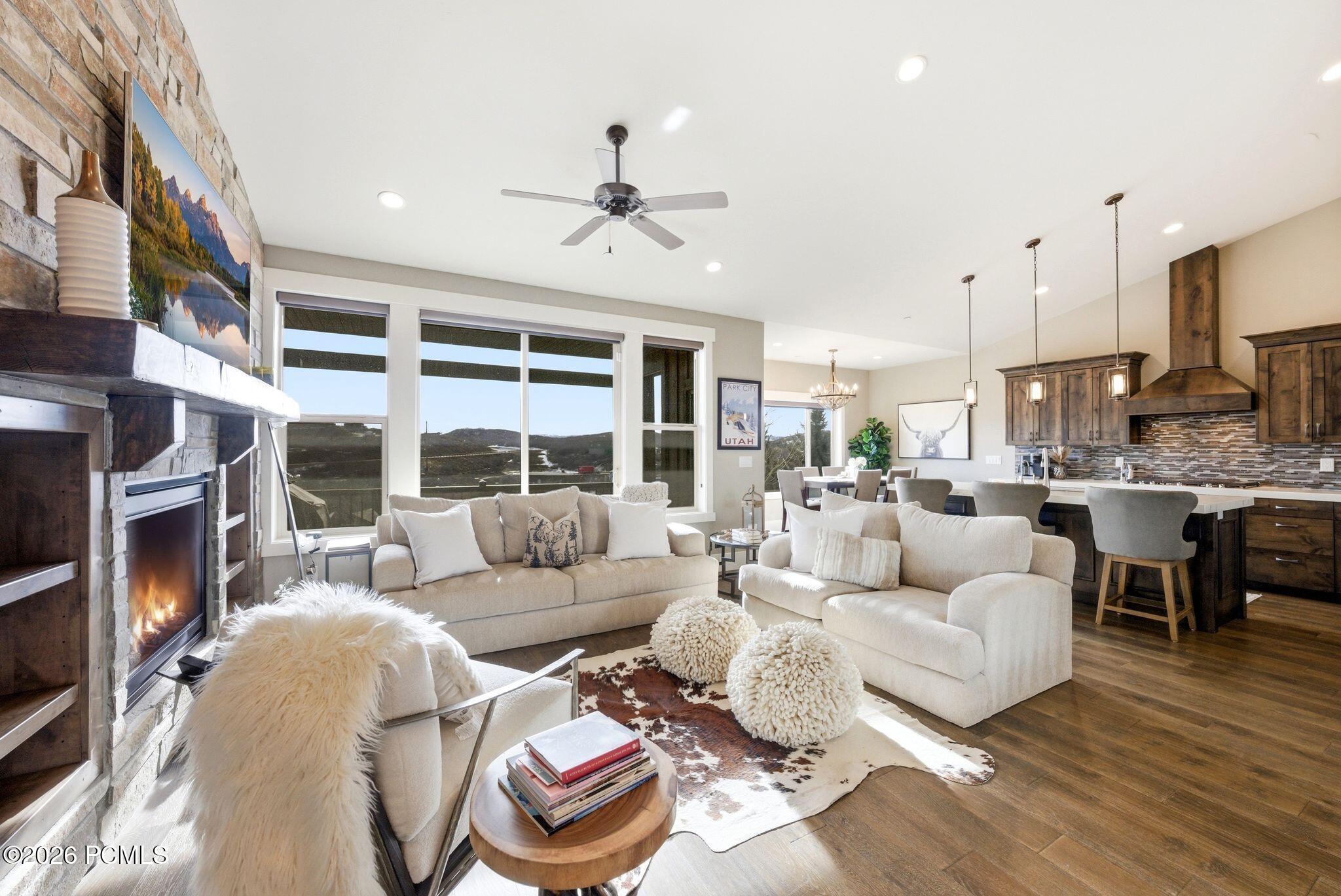 1735 E Viewside Circle