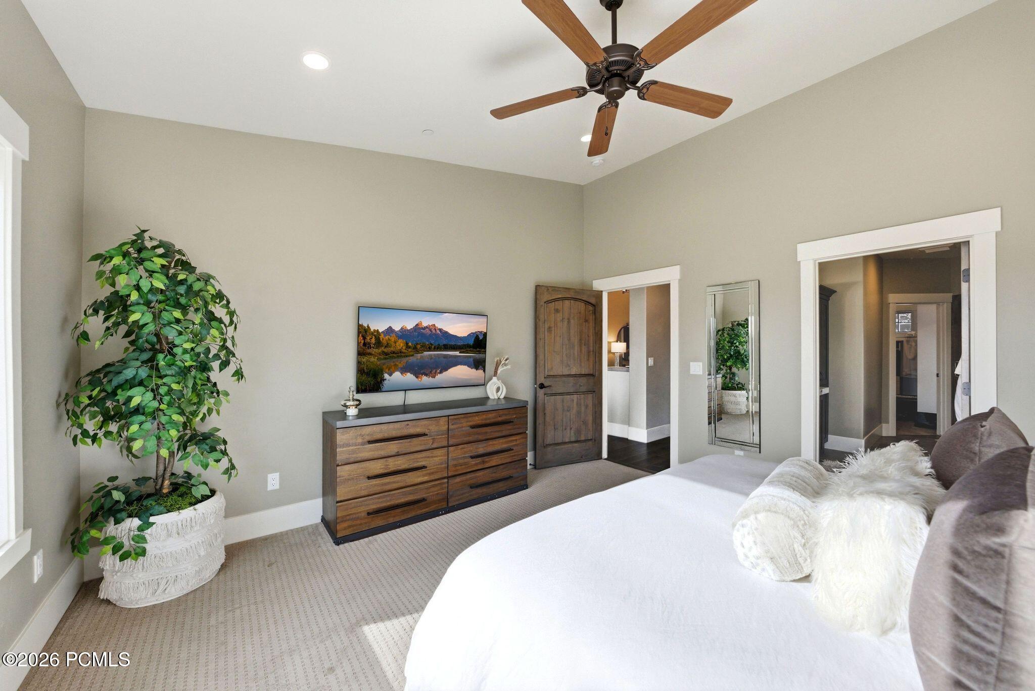 1735 E Viewside Circle