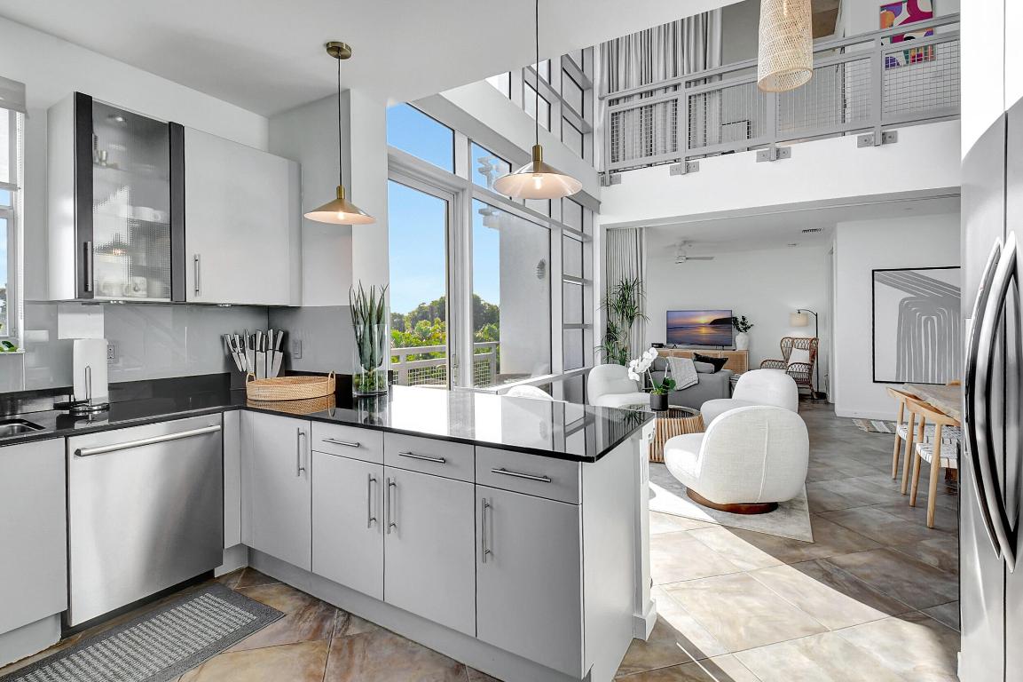 335 SE 6th Avenue 306