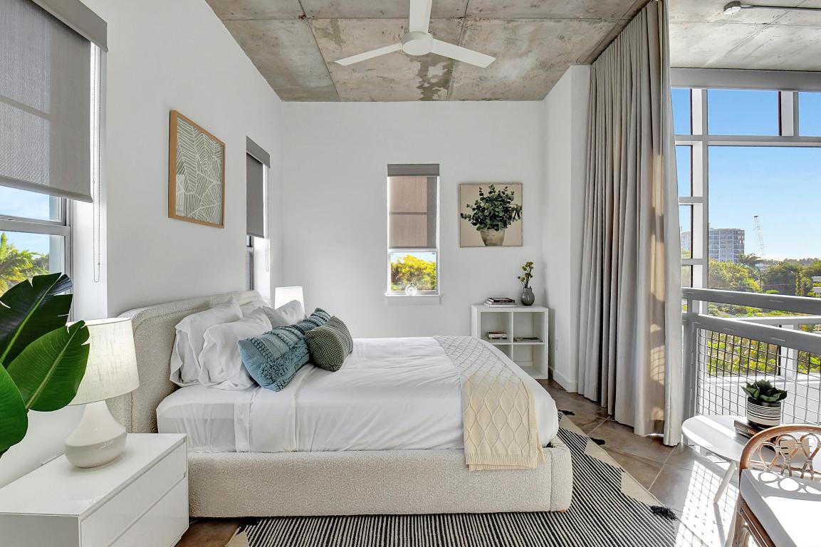 335 SE 6th Avenue 306