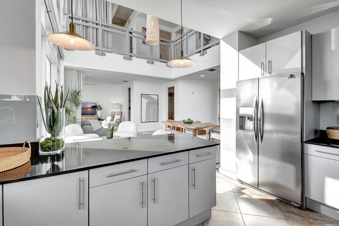 335 SE 6th Avenue 306