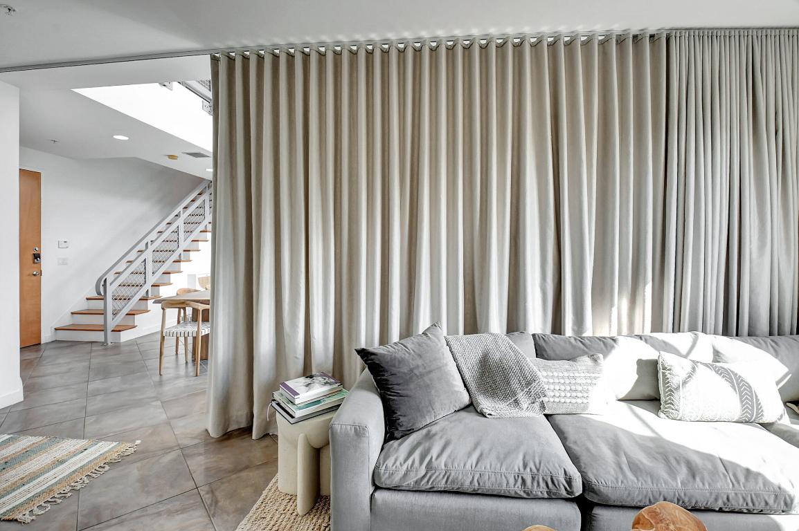 335 SE 6th Avenue 306