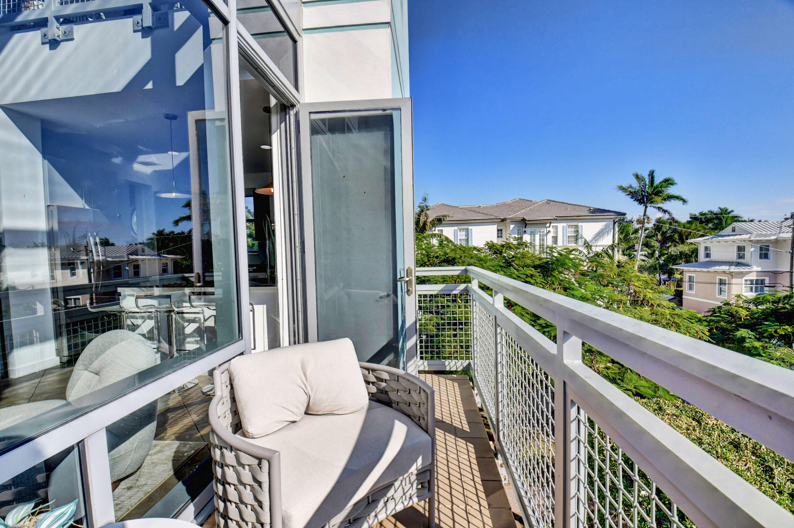 335 SE 6th Avenue 306