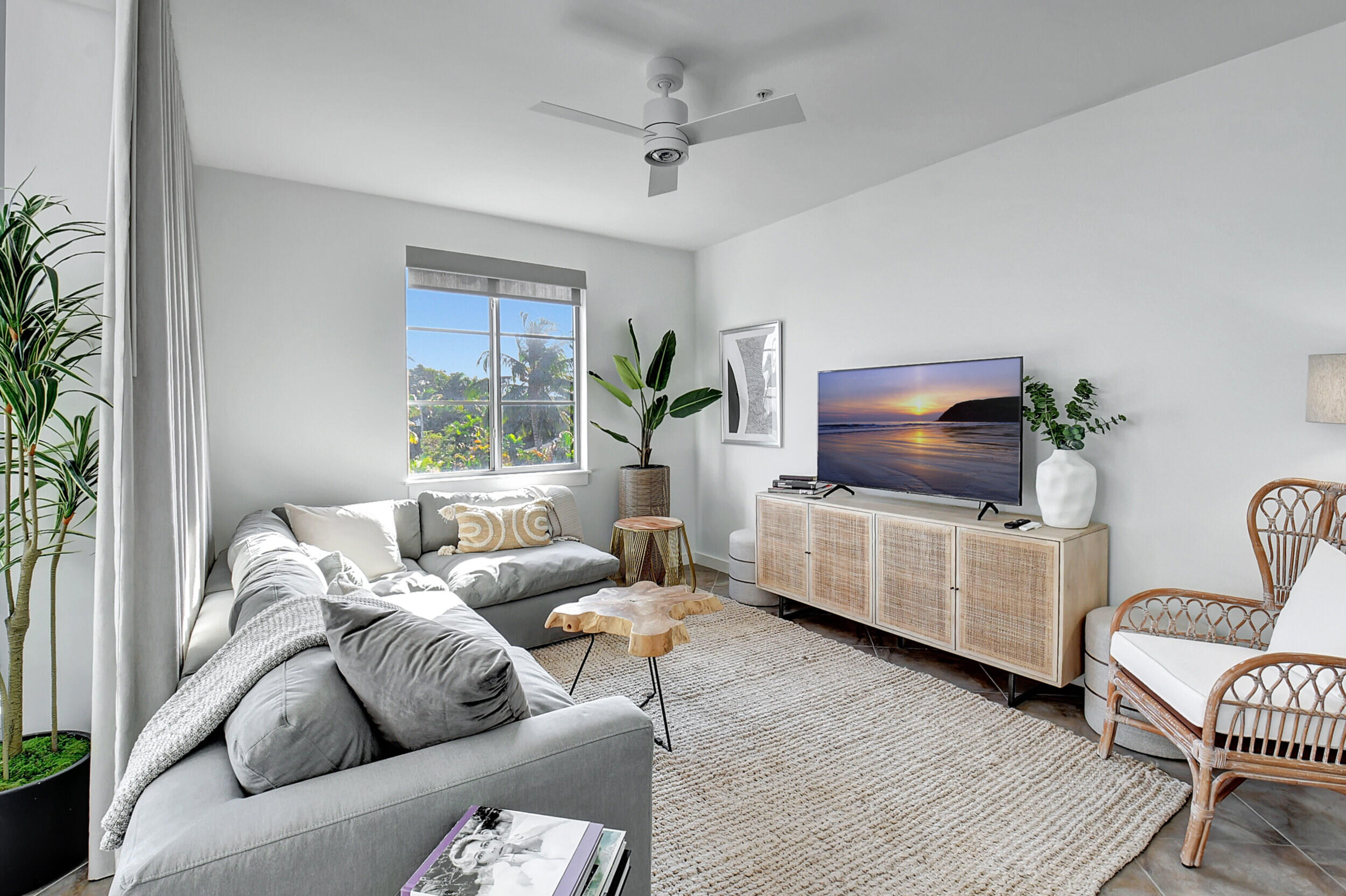 335 SE 6th Avenue 306