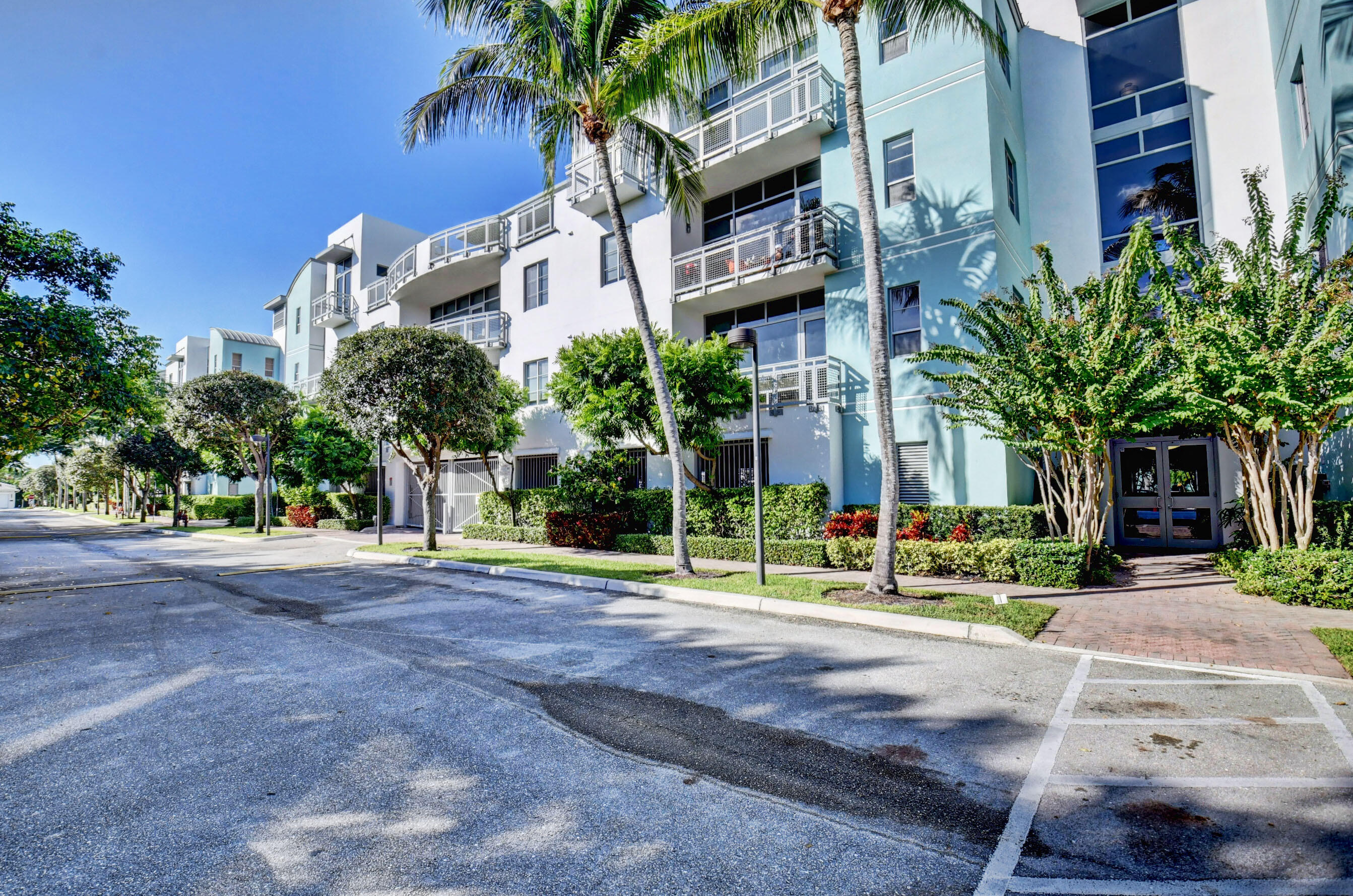 335 SE 6th Avenue 306