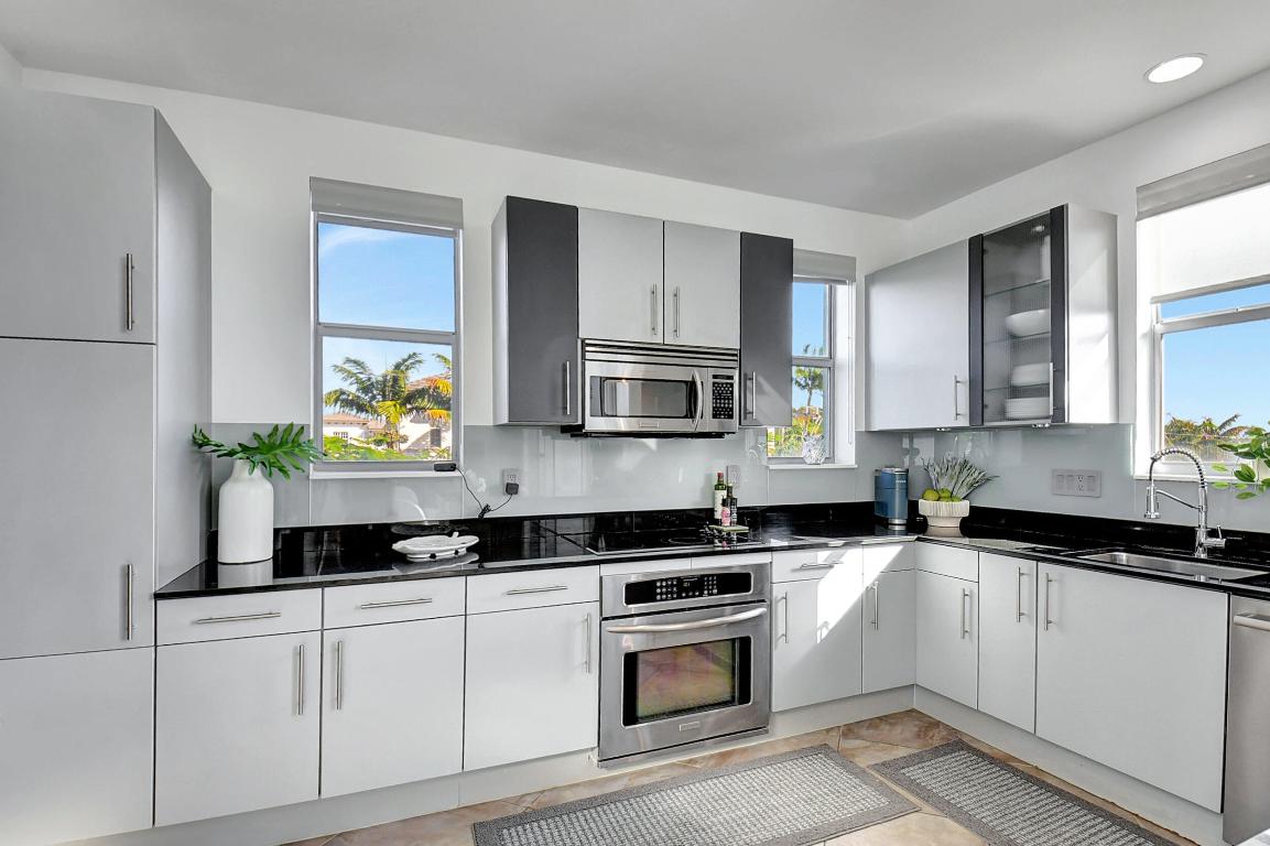 335 SE 6th Avenue 306