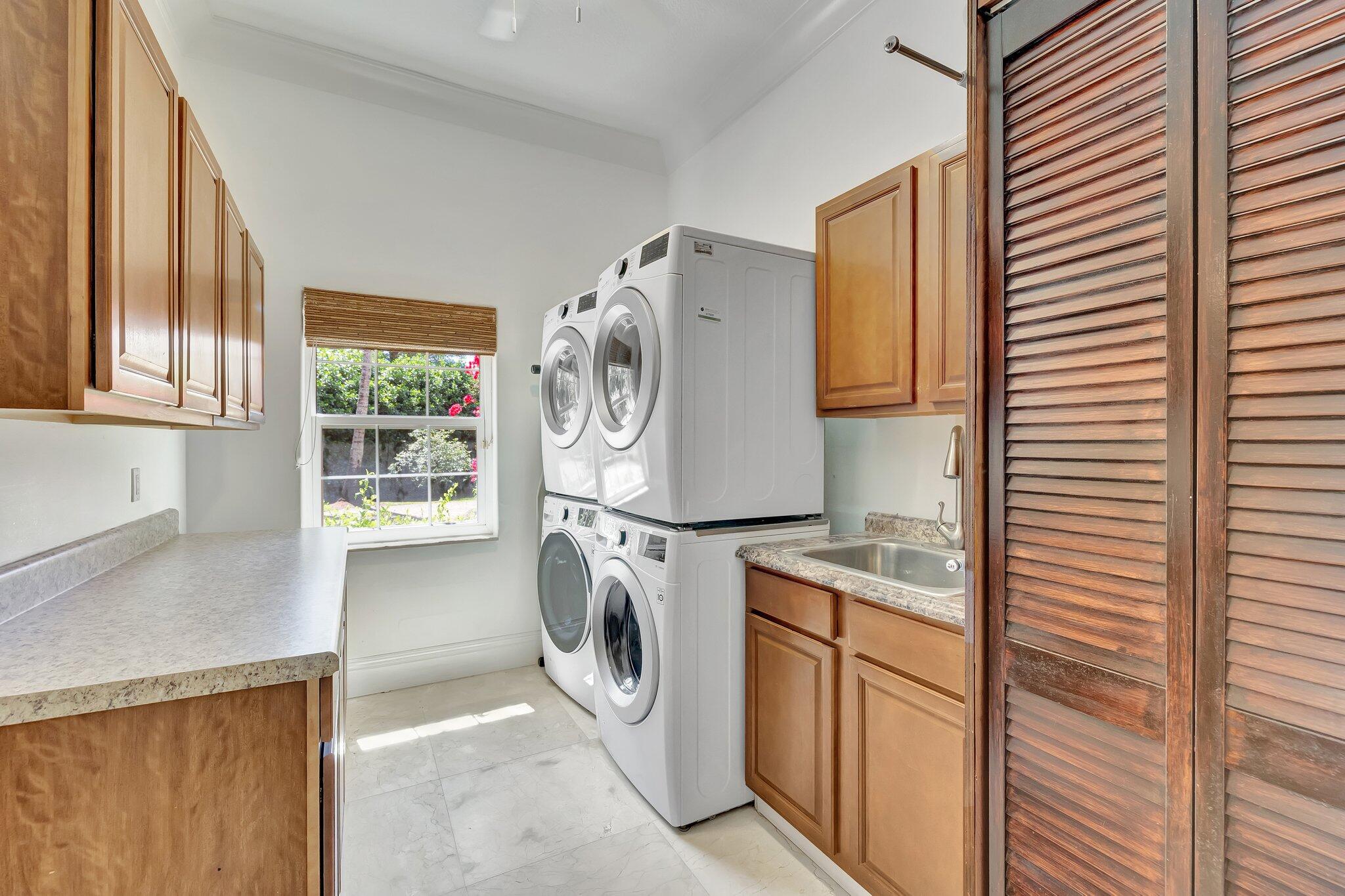 15082 Tall Oak Avenue